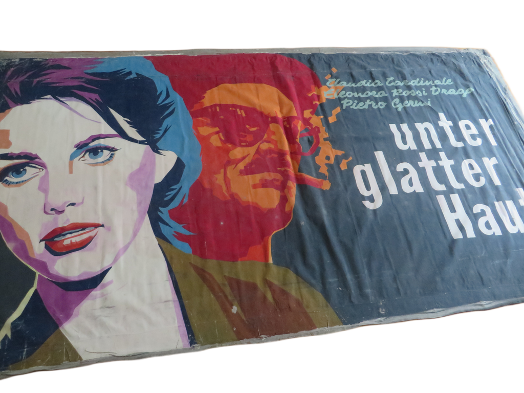 Uniek Monumentaal Bioscoopdoek (4.80x2.50m) – Handgeschilderd Canvas "Unter glatter Haut" (1965) met Claudia Cardinale - Gecertificeerd Kino FVP