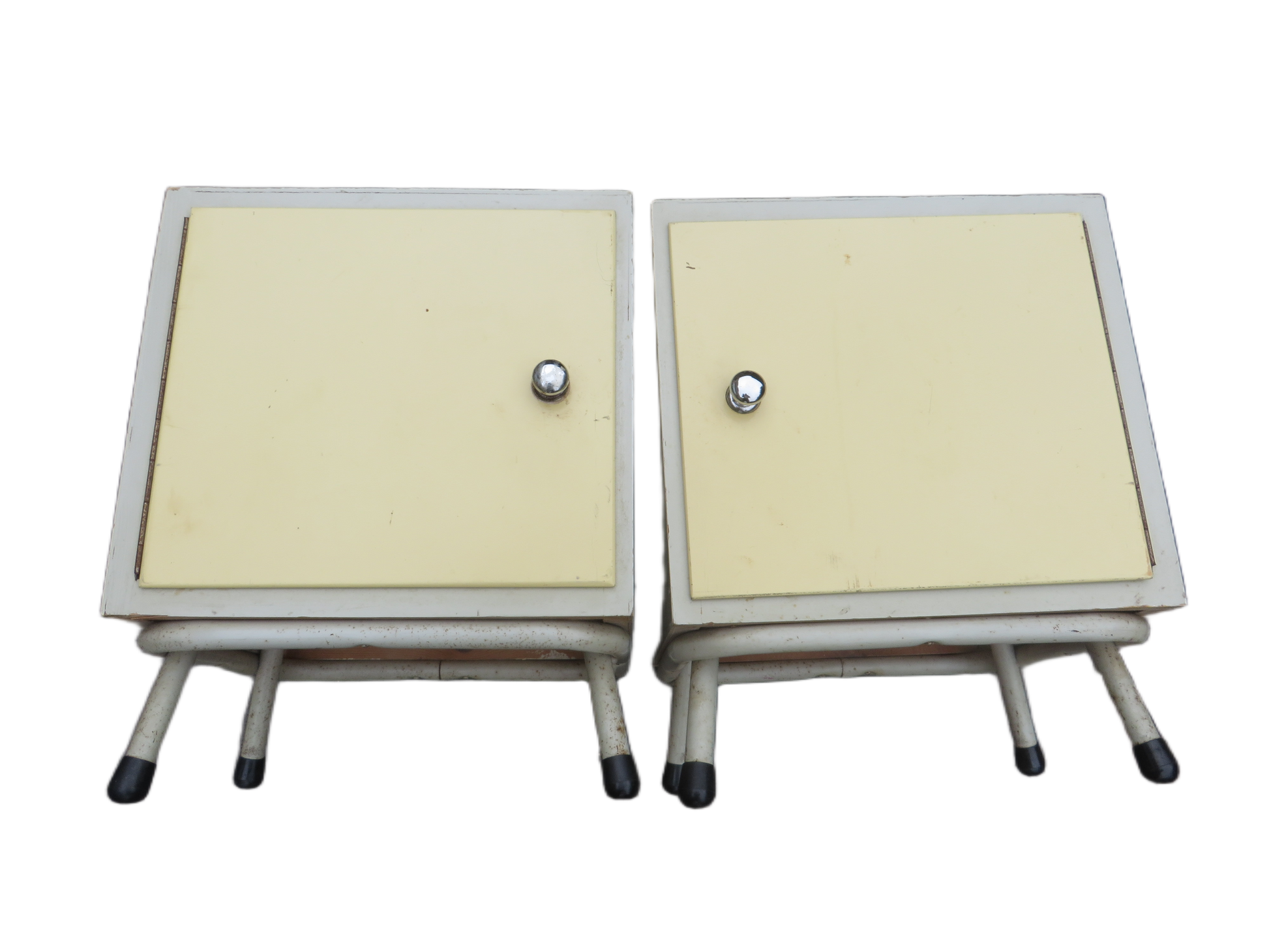 Twee Finse jaren 50/60 nachtkastjes