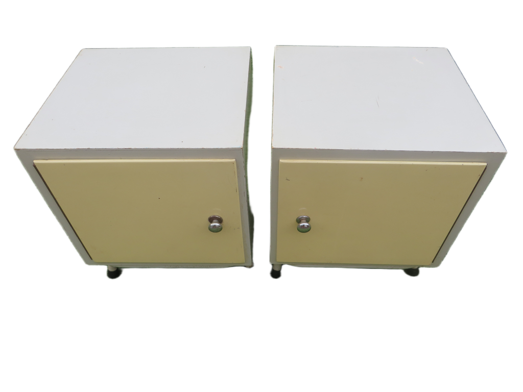 Twee Finse jaren 50/60 nachtkastjes