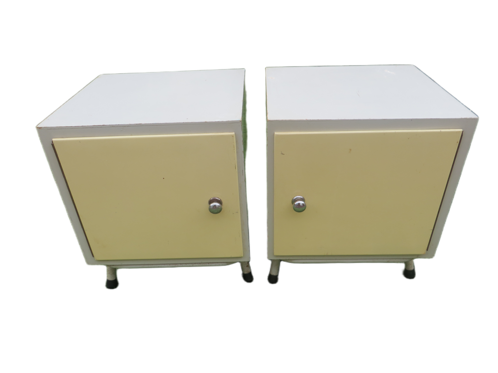 Twee Finse jaren 50/60 nachtkastjes