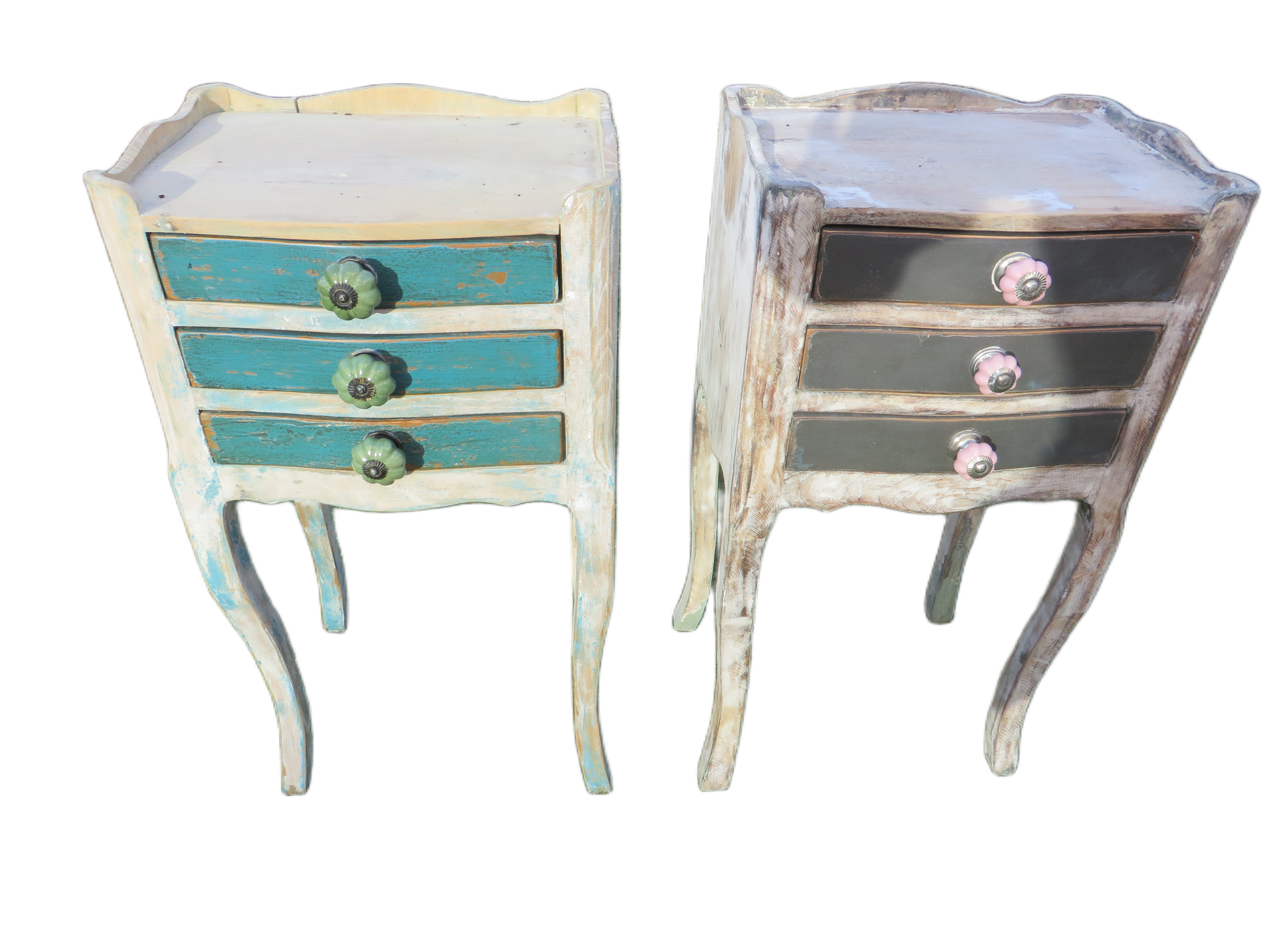 Brocante doorleefde bijzettafeltjes/nachtkastjes