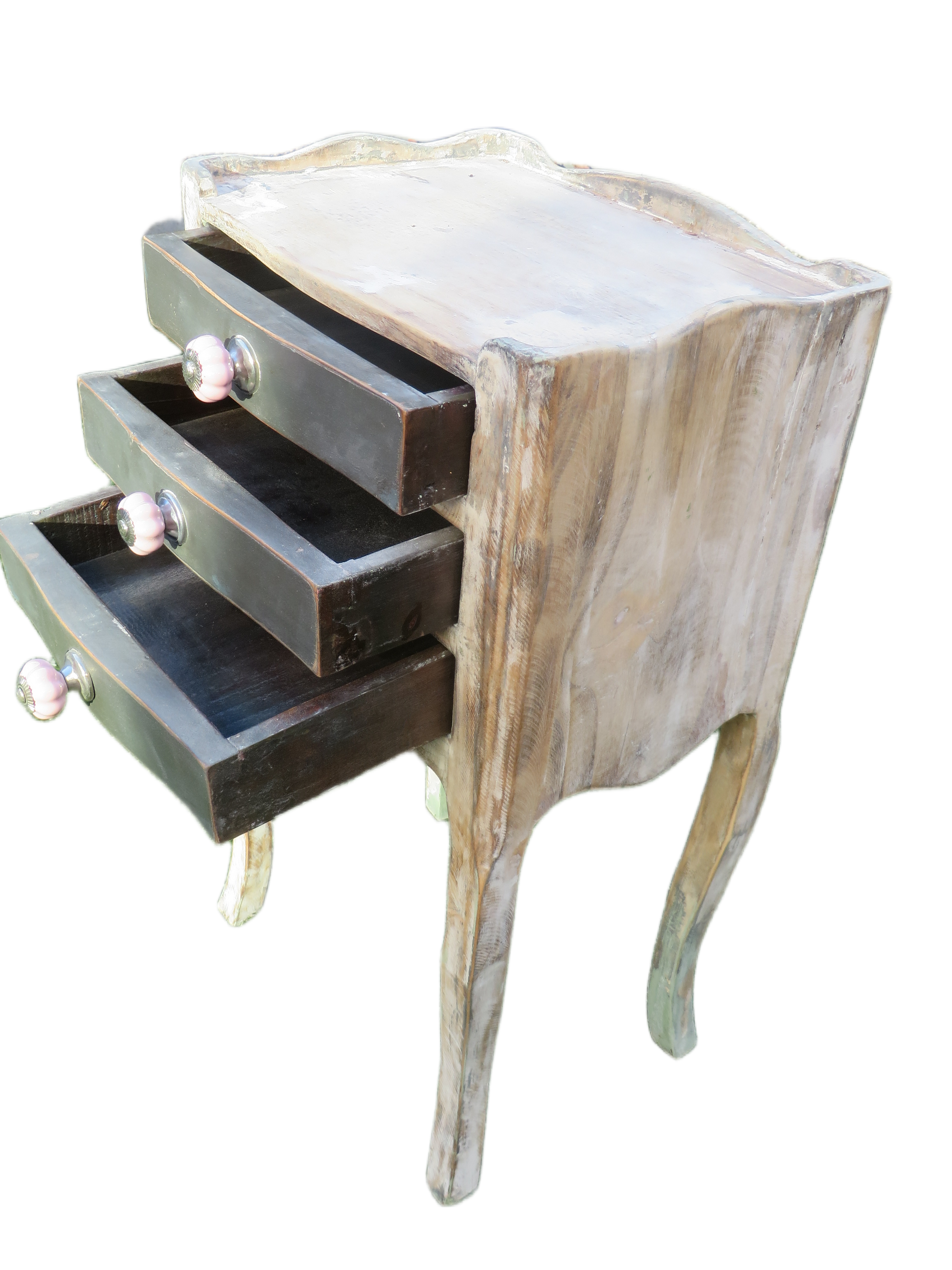 Brocante doorleefde bijzettafeltjes/nachtkastjes