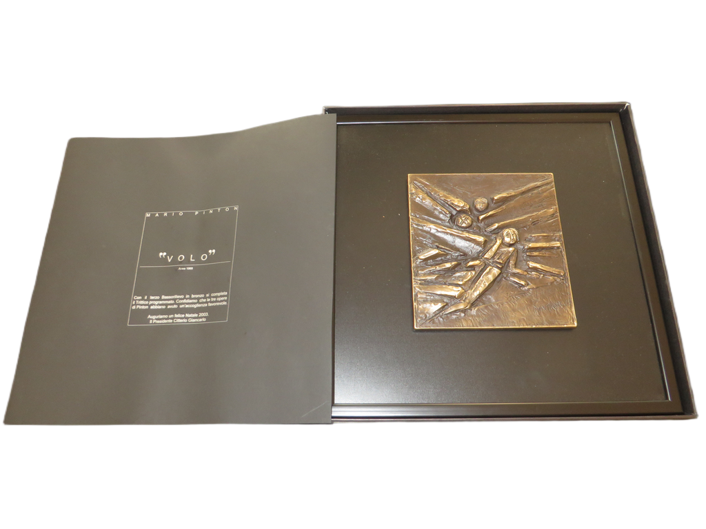 Origineel Bronzen Reliëf "Il Volo" – Mario Pinton (1968) in Luxe Presentatiedoos