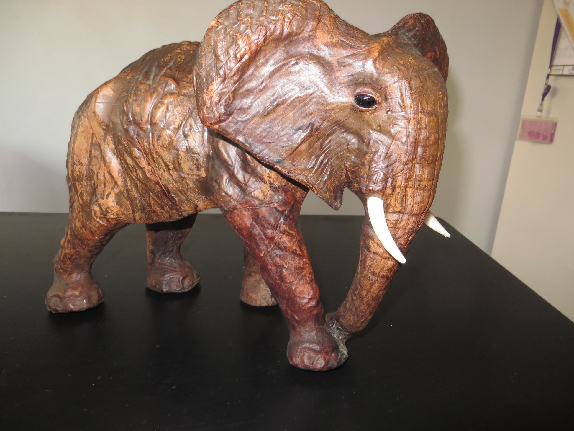 Lederen Olifant Beeld – Mid-Century Design (26 cm)