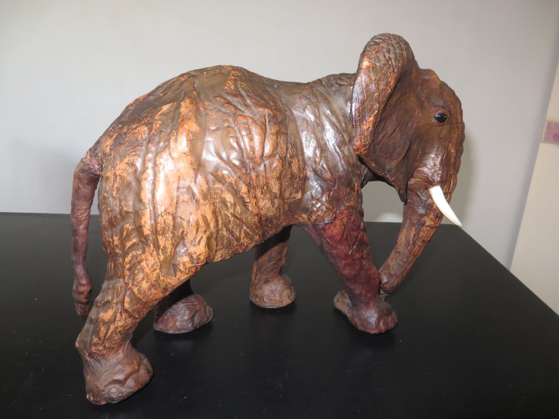 Lederen Olifant Beeld – Mid-Century Design (26 cm)