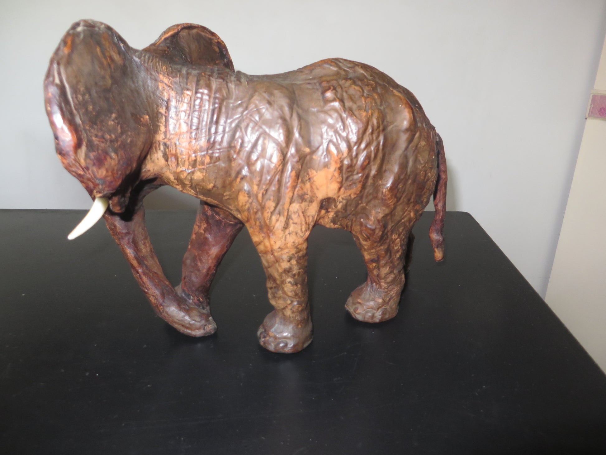 Lederen Olifant Beeld – Mid-Century Design (26 cm)